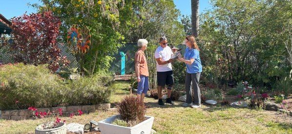 FFL Agent and Water Wise Manager present award to resident